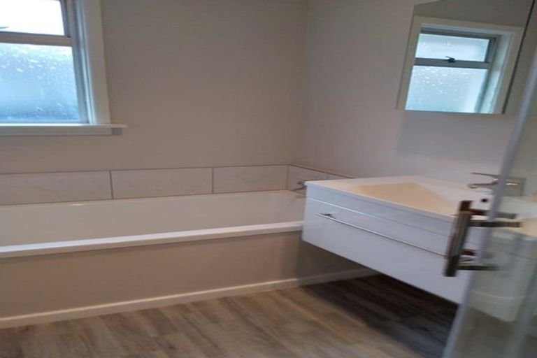 Photo of property in 17 Kinnaird Place, Hillmorton, Christchurch, 8025