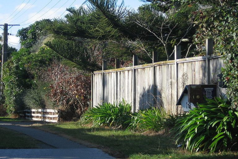 Photo of property in 18 Wairere Grove, Paraparaumu, 5032