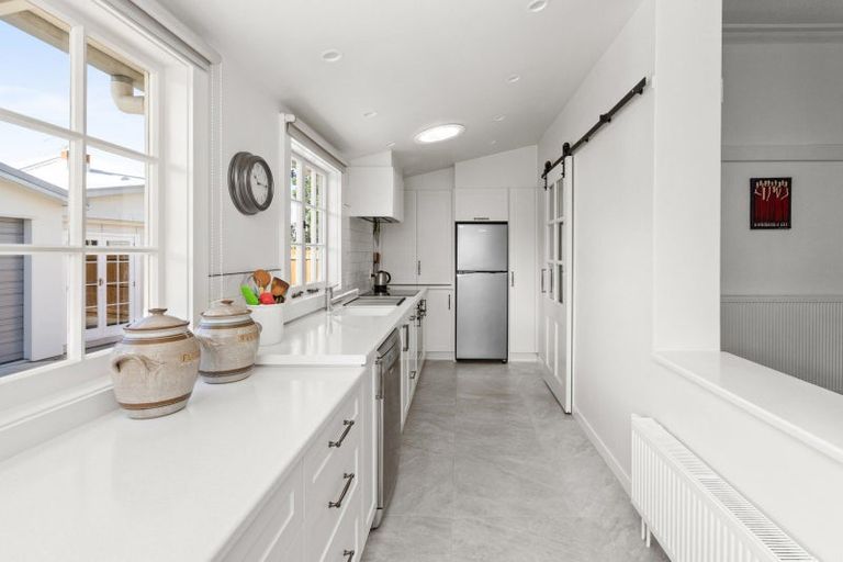 Photo of property in 8 Latham Street, Napier South, Napier, 4110