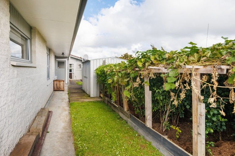 Photo of property in 32 John F Kennedy Drive, Milson, Palmerston North, 4414