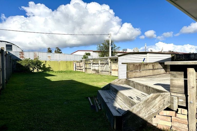 Photo of property in 6 Finlow Drive, Te Atatu South, Auckland, 0610