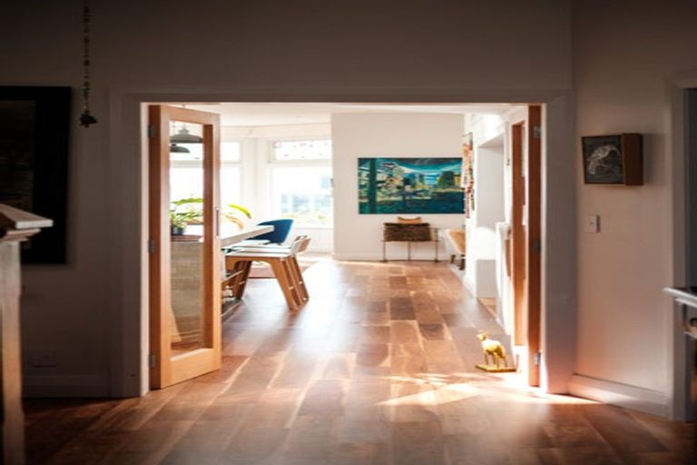 Photo of property in 32 Talavera Terrace, Kelburn, Wellington, 6012