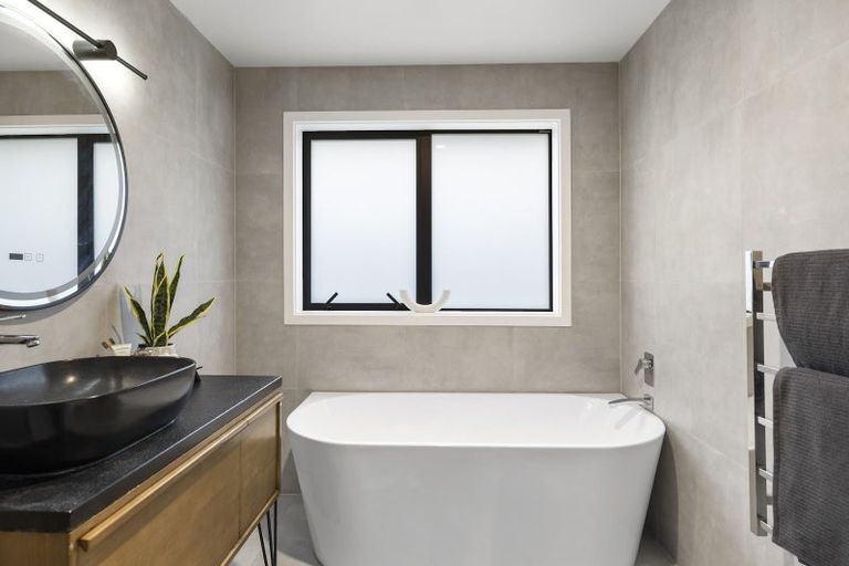 Photo of property in 102 Moffat Road, Bethlehem, Tauranga, 3110