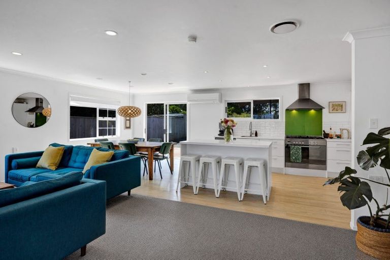 Photo of property in 8 Hussey Street, Oakura, 4314