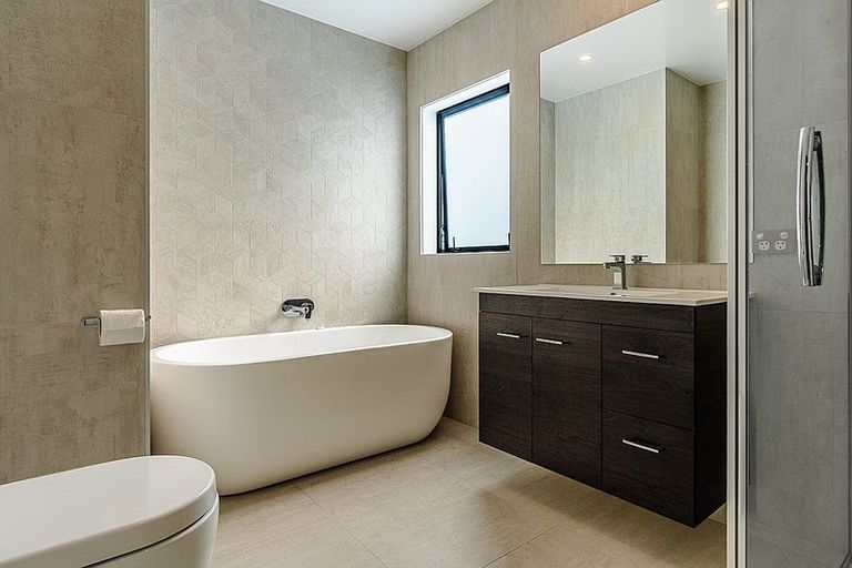 Photo of property in 2 Taikura Avenue, Red Beach, 0932