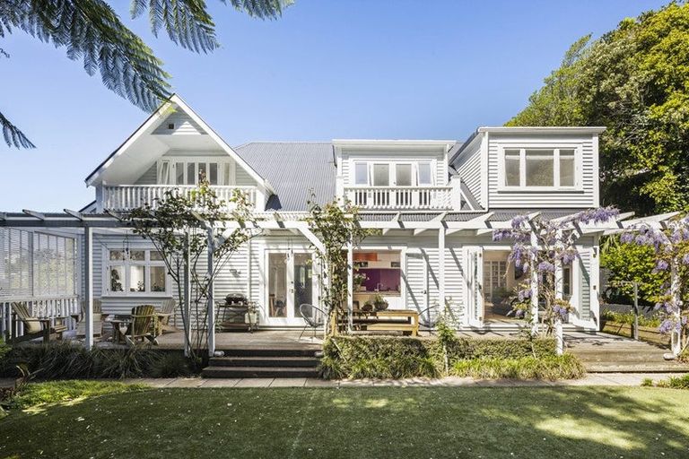 Photo of property in 56 Glen Road, Kelburn, Wellington, 6012