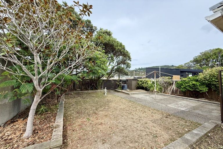 Photo of property in 98 Endeavour Street, Lyall Bay, Wellington, 6022