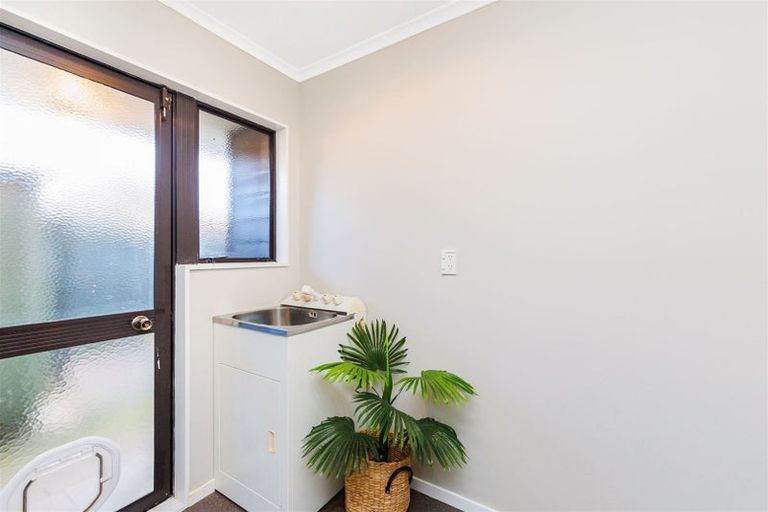 Photo of property in 100 John F Kennedy Drive, Milson, Palmerston North, 4414