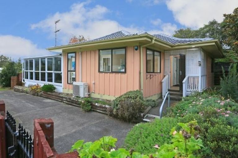 Photo of property in 565 Swanson Road, Ranui, Auckland, 0612