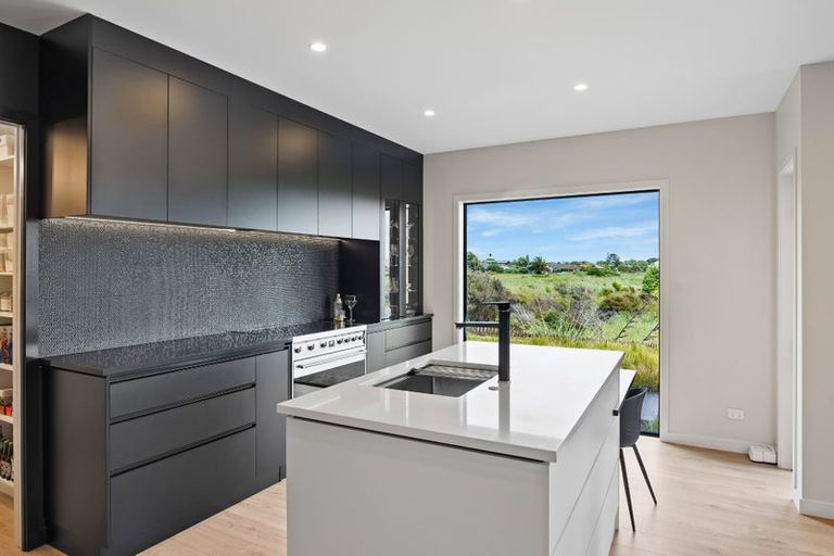 Photo of property in 5 Taranui Way, Paraparaumu Beach, Paraparaumu, 5032