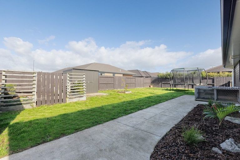 Photo of property in 16 Drabble Crescent, Papamoa Beach, Papamoa, 3118