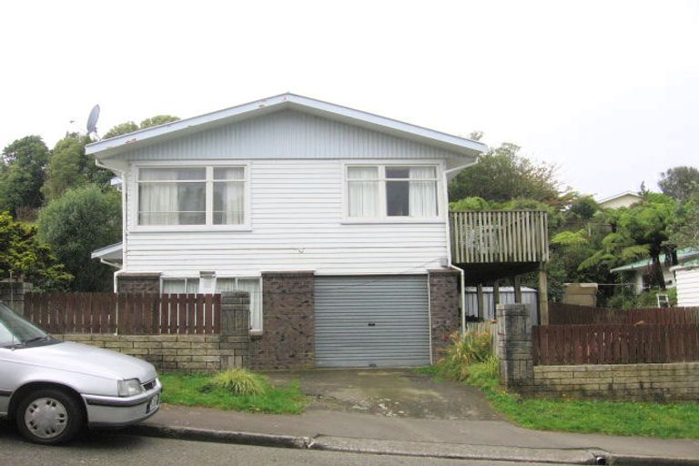Photo of property in 46 Batchelor Street, Newlands, Wellington, 6037