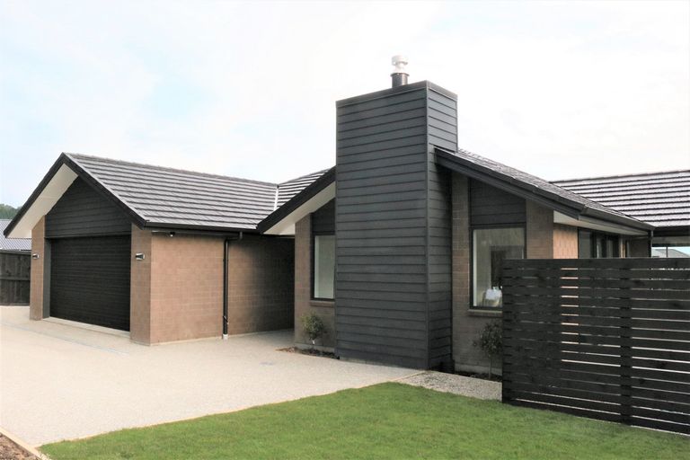 Photo of property in 91 Wingatui Road, Mosgiel, 9024