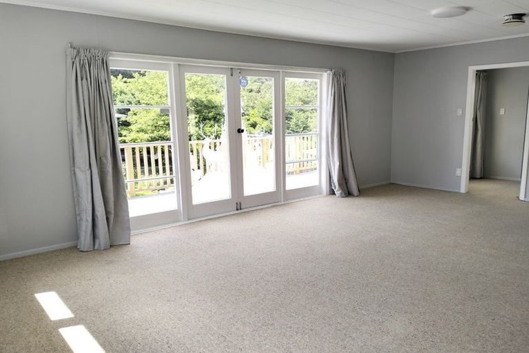 Photo of property in 15 Manor Drive, Stokes Valley, Lower Hutt, 5019