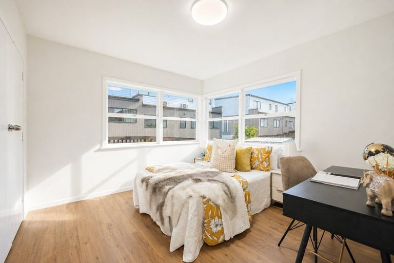 Photo of property in 9 Oteha Valley Road, Northcross, Auckland, 0632