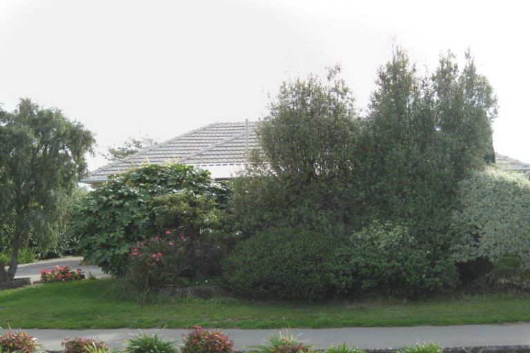 Photo of property in 64 Middlepark Road, Sockburn, Christchurch, 8042