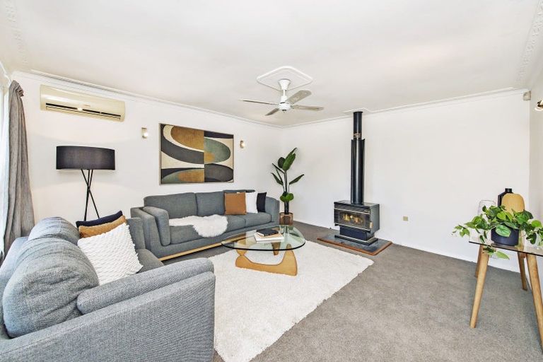 Photo of property in 15 Middlepark Road, Sockburn, Christchurch, 8042