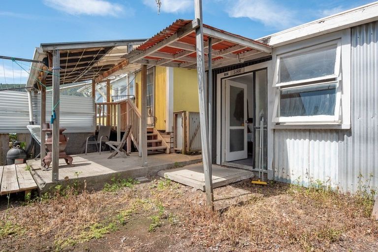 Photo of property in 85 Broadway, Picton, 7220