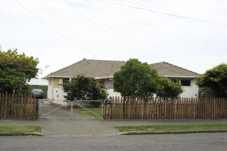 Photo of property in 15 Malta Crescent, South New Brighton, Christchurch, 8062