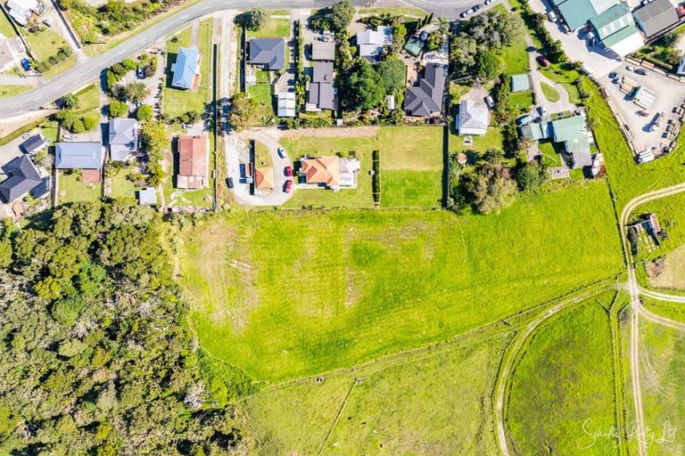 Photo of property in 6 Whaka Street, Maungaturoto, 0520
