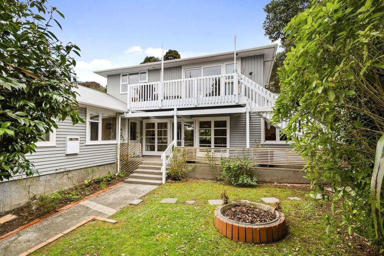 Photo of property in 1 Westhaven Drive, Tawa, Wellington, 5028