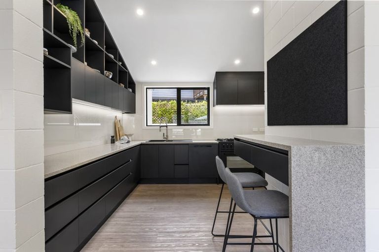 Photo of property in 11 Eugen Place, Bayview, Auckland, 0629