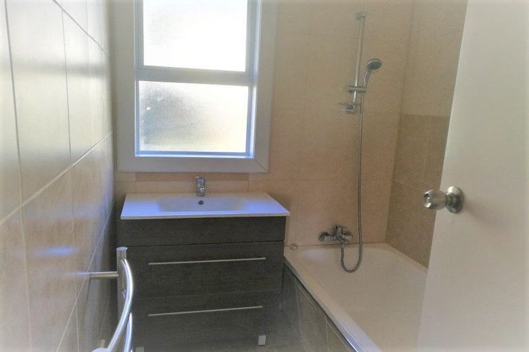 Photo of property in 16 Trinidad Road, Sunnynook, Auckland, 0620