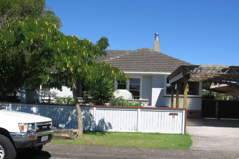 Photo of property in 8 Kiernan Place, Kelston, Auckland, 0602