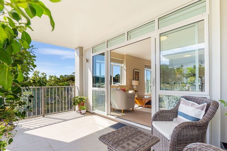 Photo of property in 33 Parkside Drive, Orewa, 0931