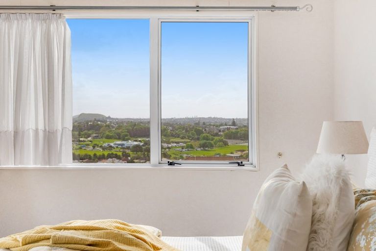 Photo of property in 35 Mccahill Views, Botany Downs, Auckland, 2010