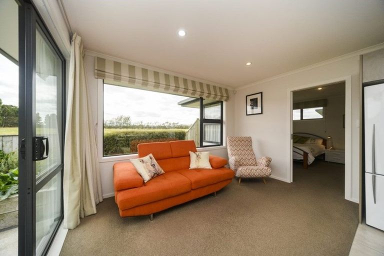 Photo of property in 15 Lorenzo Place, Kelvin Grove, Palmerston North, 4414