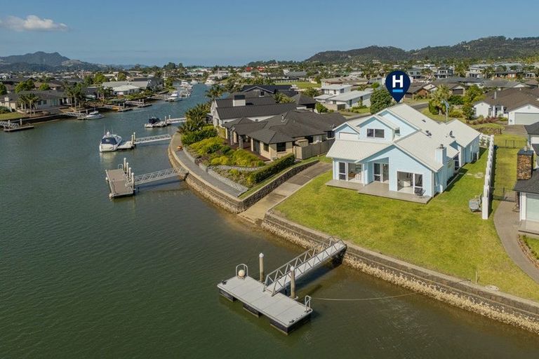 Photo of property in 17 Waitotara Way, Whitianga, 3510