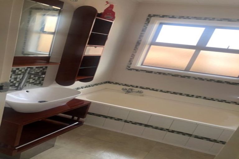 Photo of property in 68 Greendale Avenue, Avonhead, Christchurch, 8042