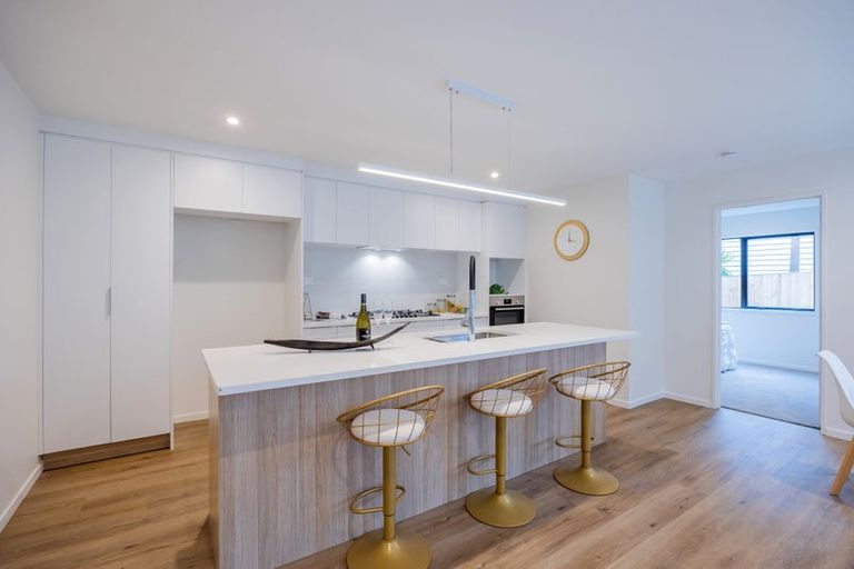 Photo of property in 1/5 Marsh Avenue, Forrest Hill, Auckland, 0620