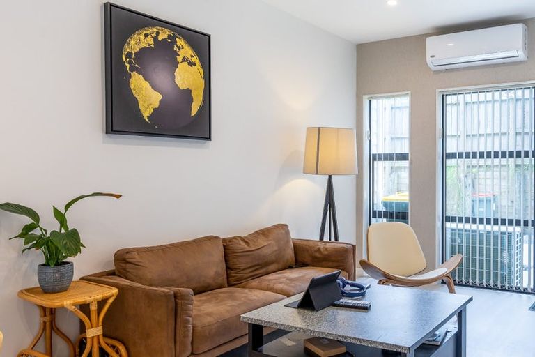 Photo of property in 10/66 Clayburn Road, Glen Eden, Auckland, 0602