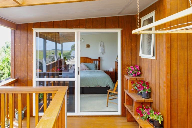 Photo of property in 18 Okiwa Terrace, Waiinu Beach, Whanganui, 4588