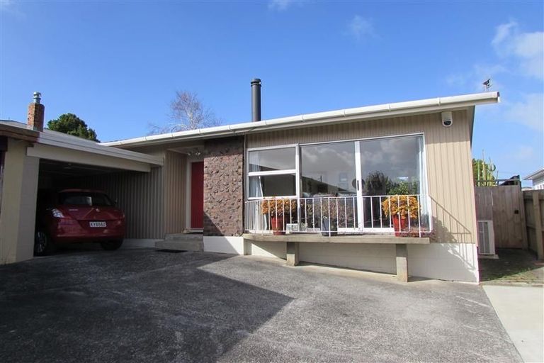 Photo of property in 2/18a Sherwood Avenue, Te Atatu South, Auckland, 0610