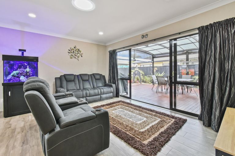 Photo of property in 25 Girvan Terrace, Wattle Downs, Auckland, 2103