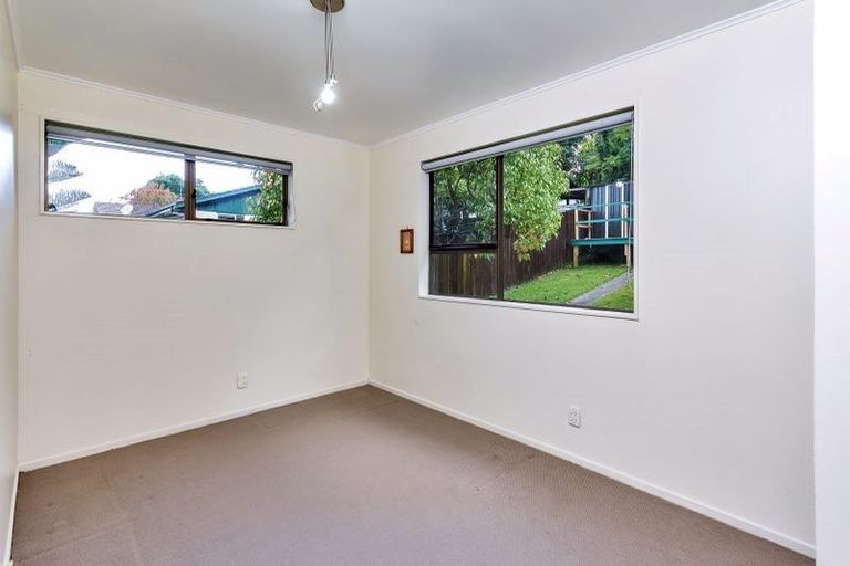 Photo of property in 39 Trias Road, Totara Vale, Auckland, 0629