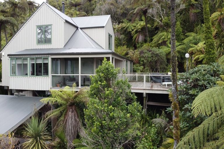 Photo of property in 19 Loris Place, Karoro, Greymouth, 7805