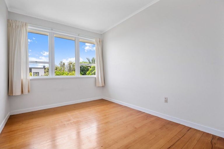 Photo of property in 71 Sylvan Crescent, Te Atatu South, Auckland, 0610