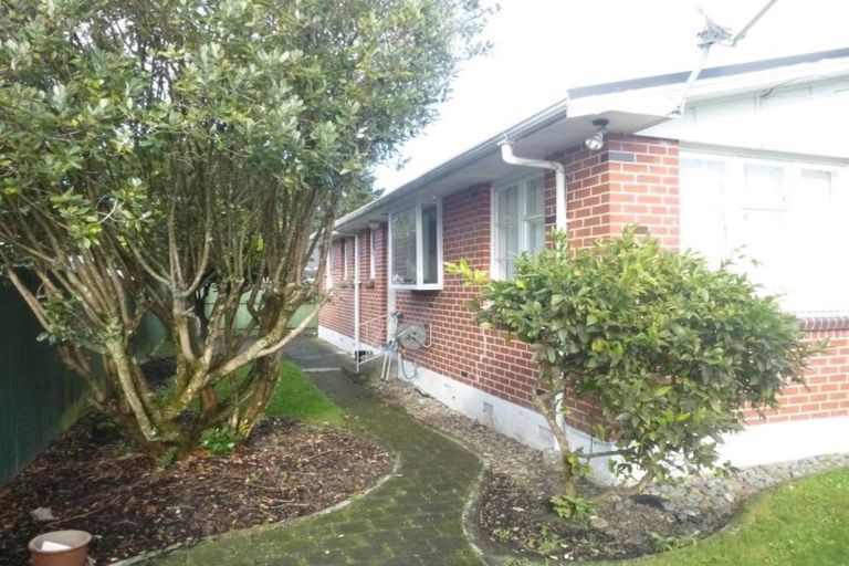Photo of property in 2a Henry Street, Ebdentown, Upper Hutt, 5018