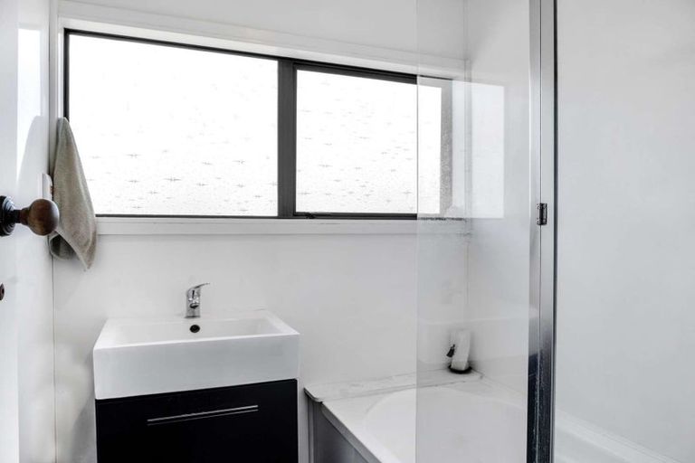 Photo of property in 4 Charisma Court, Kelvin Grove, Palmerston North, 4414