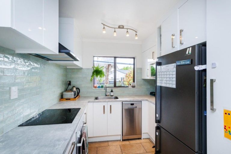 Photo of property in 27 Newton Place, Westbrook, Palmerston North, 4412