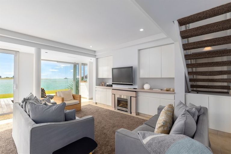 Photo of property in 133 Main Road, Redcliffs, Christchurch, 8081