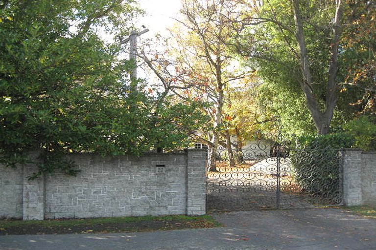 Photo of property in 22 Bryndwr Road, Fendalton, Christchurch, 8052