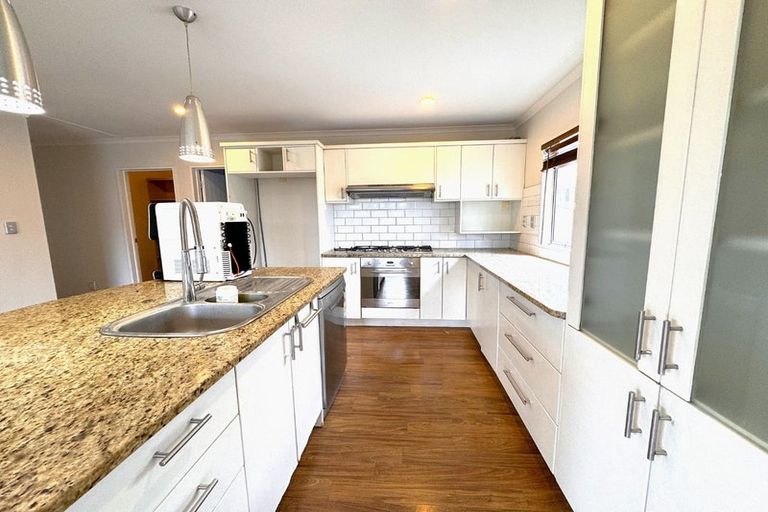 Photo of property in 50 Corricvale Way, Northcross, Auckland, 0630