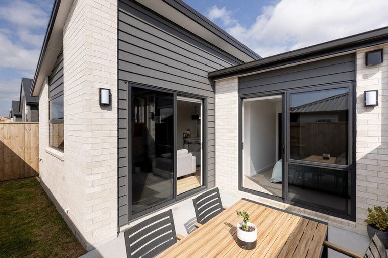 Photo of property in 8 Houpara Place, Papamoa, 3118