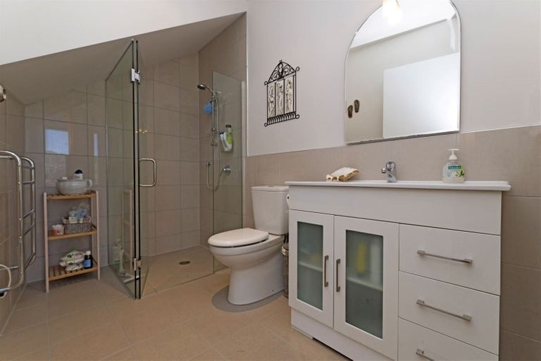 Photo of property in 10 Waitea Road, Muriwai, Waimauku, 0881