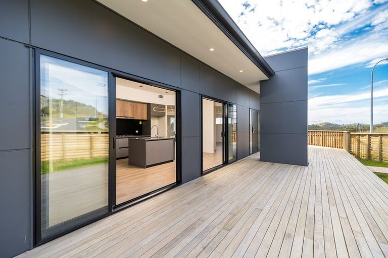 Photo of property in 1 Sunnyheights Road, Orewa, 0931